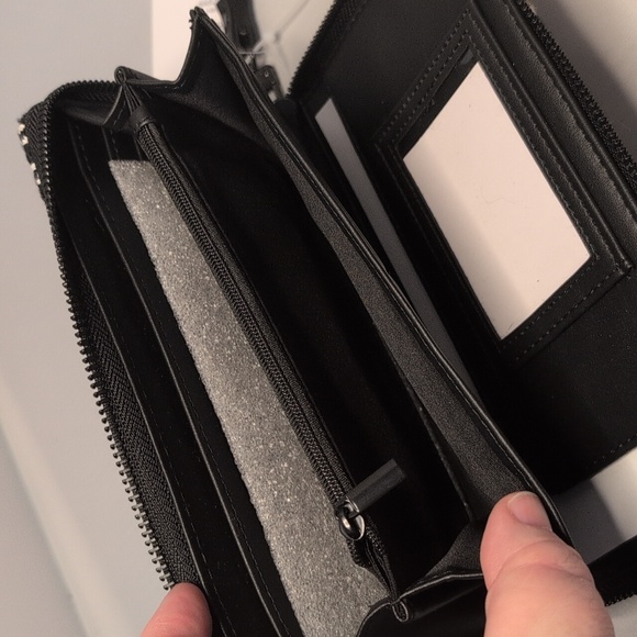 Betsey Johnson Black, White, Gold Houndstooth Zip Around Wristlet Clutch Wallet - Picture 9 of 12